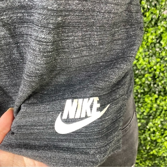 Nike work out  top EUC - Picture 3 of 13